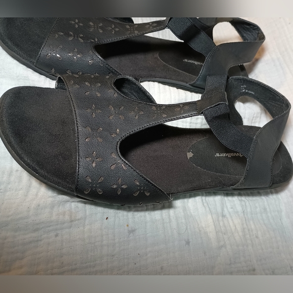 Woman's 11W fawn cloudwalkers sandals in great shape. Soles look brand new. - Picture 9 of 9